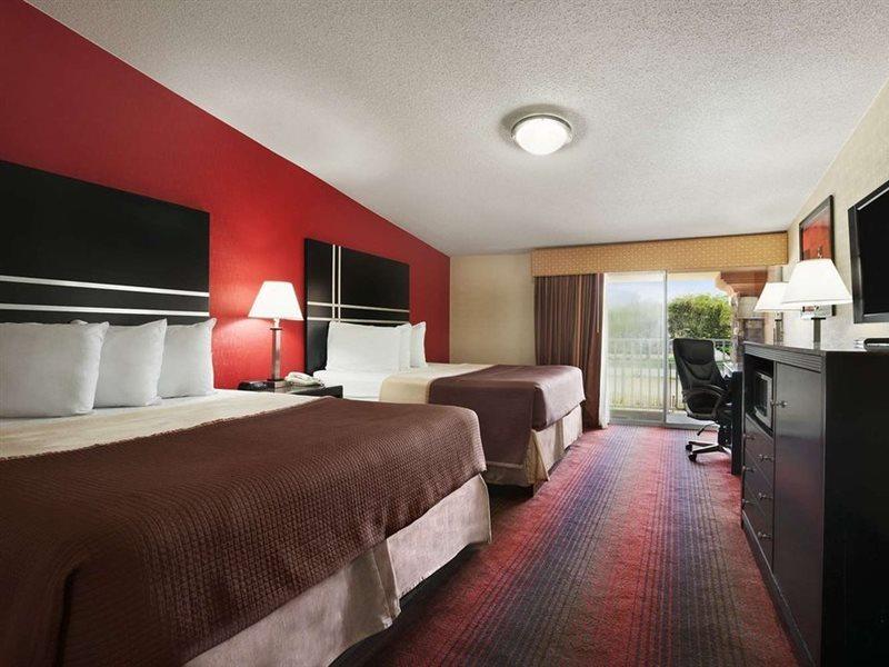 Howard Johnson By Wyndham North Plainfield Exterior foto
