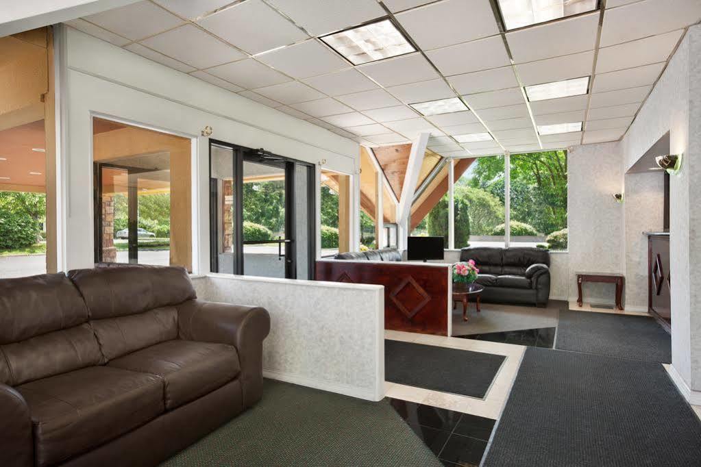 Howard Johnson By Wyndham North Plainfield Exterior foto